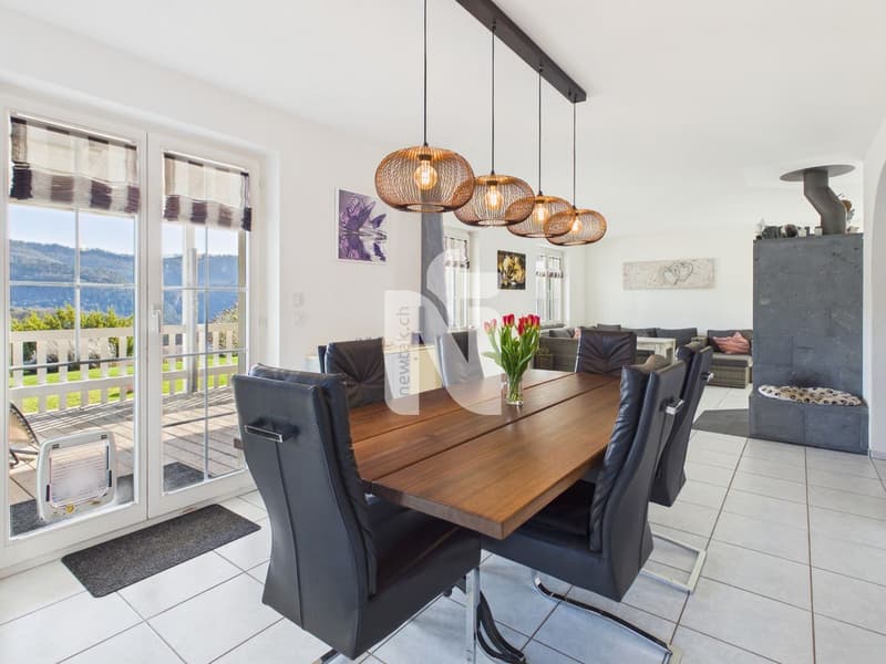Modern renoviertes autarkes Haus mit riesiger Terrasse und atemberaubendem Ausblick (4)