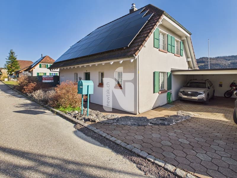 Modern renoviertes autarkes Haus mit riesiger Terrasse und atemberaubendem Ausblick (3)