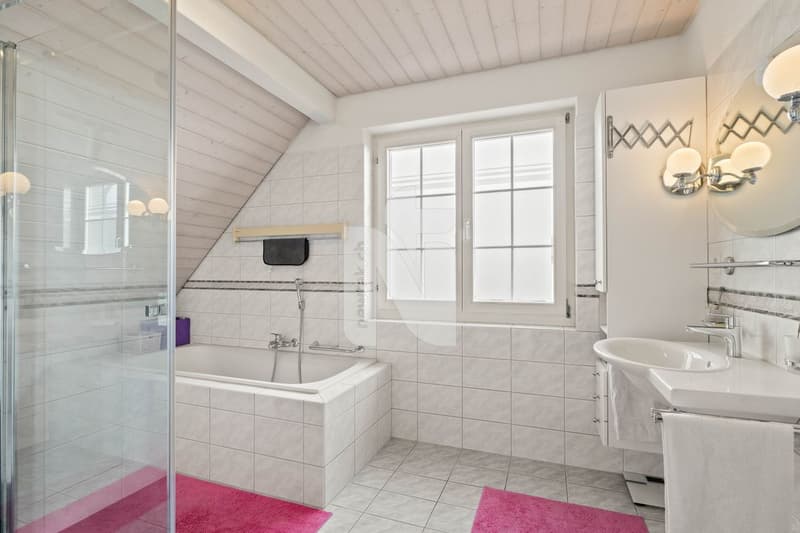 Modern renoviertes autarkes Haus mit riesiger Terrasse und atemberaubendem Ausblick (9)