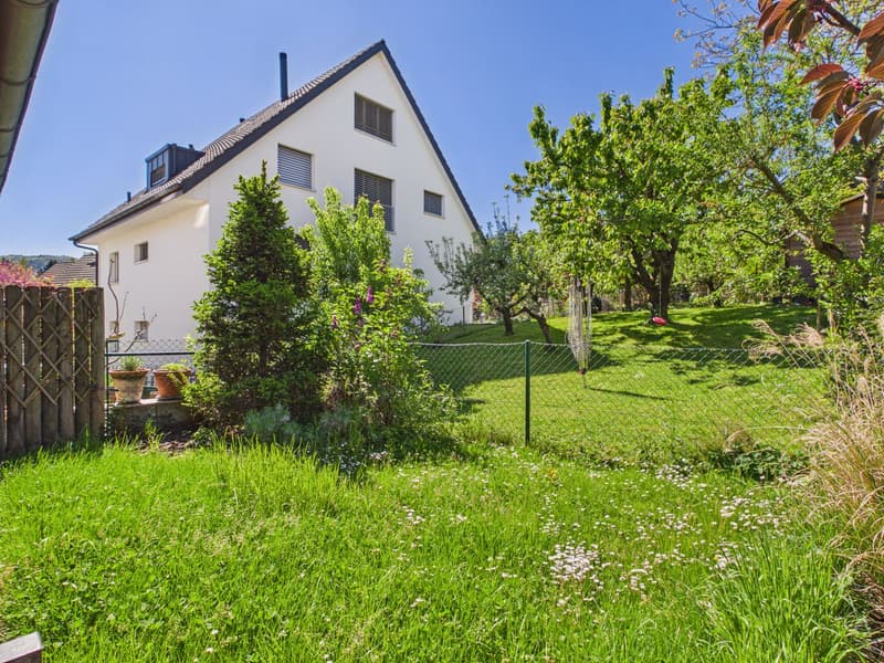 Grosszügiges Familienhaus mit Sitzplatz und Doppelcarport (2)