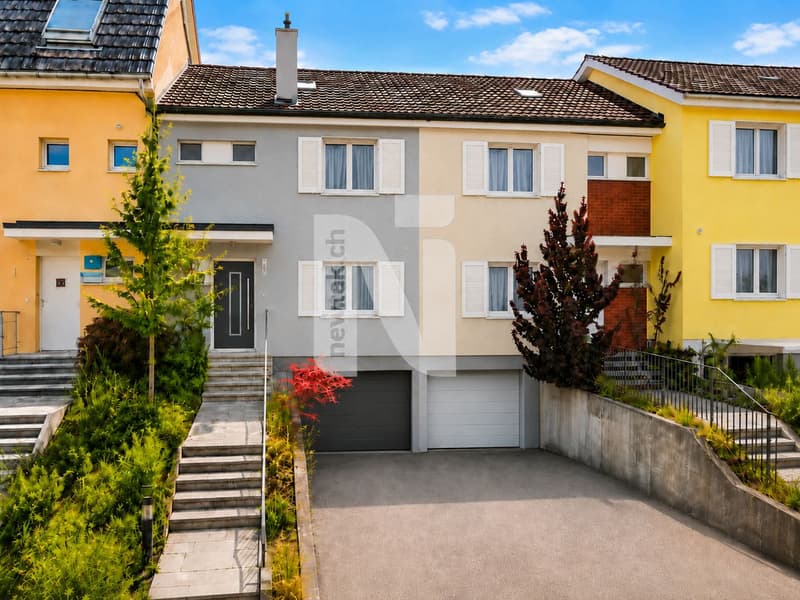 Familienfreundlich, modern und einzugsbereit - mit Garten und Blick ins unverbaubare Grüne (1)