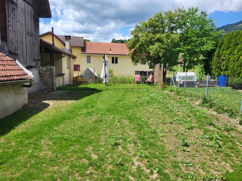 Bauernhaus mit Garten, Parkplätzen und grosser Ausbaureserve - ideal als Generationenhaus (4)