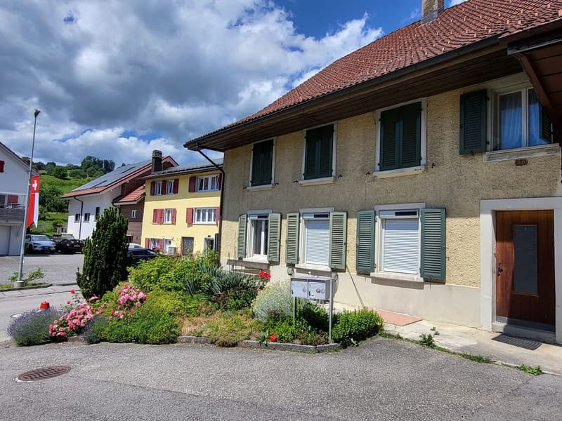 Bauernhaus mit Garten, Parkplätzen und grosser Ausbaureserve - ideal als Generationenhaus (2)