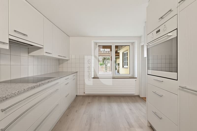 Bauernhaus mit Garten, Parkplätzen und grosser Ausbaureserve - ideal als Generationenhaus (11)
