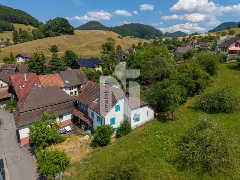 Freistehendes, familienfreundliches Einfamilienhaus mit grossem Garten und Blick ins Grüne (1)