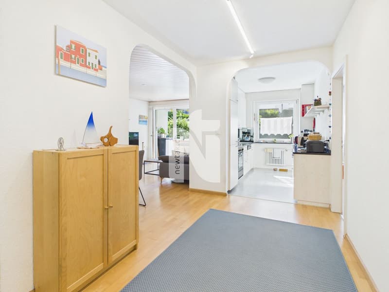 Familienfreundlich, sonnig und gepflegt mit zwei Balkonen, Gartensitzplatz und Garage (3)
