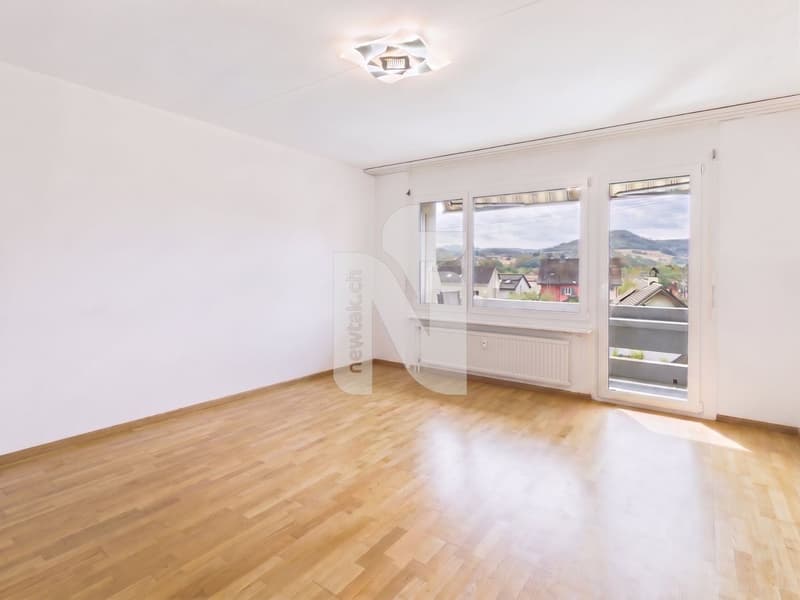 Attraktive 3.5-Zimmer-Wohnung mit 15 m² Balkon und Lift an gut erschlossener Lage in Rheinnähe (2)