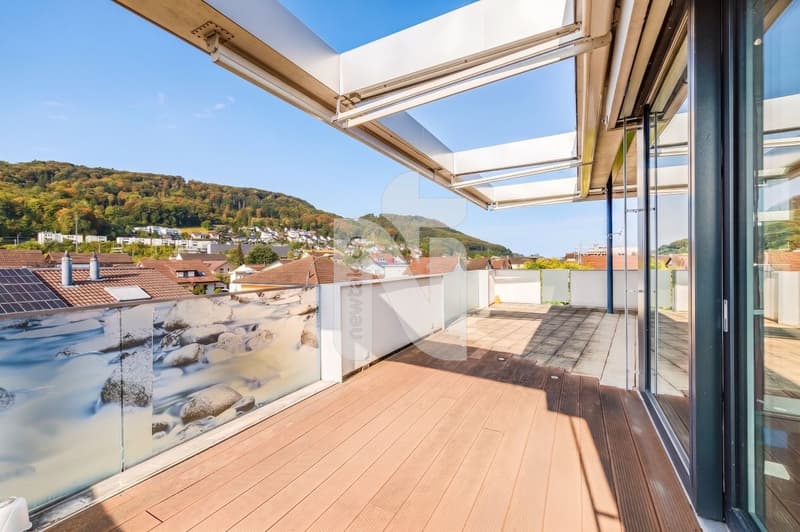 Exklusive Attikawohnung mit direktem Liftzugang, grosszügiger Terrasse, traumhafter Weitsicht und zwei Tiefgaragenplätzen (2)