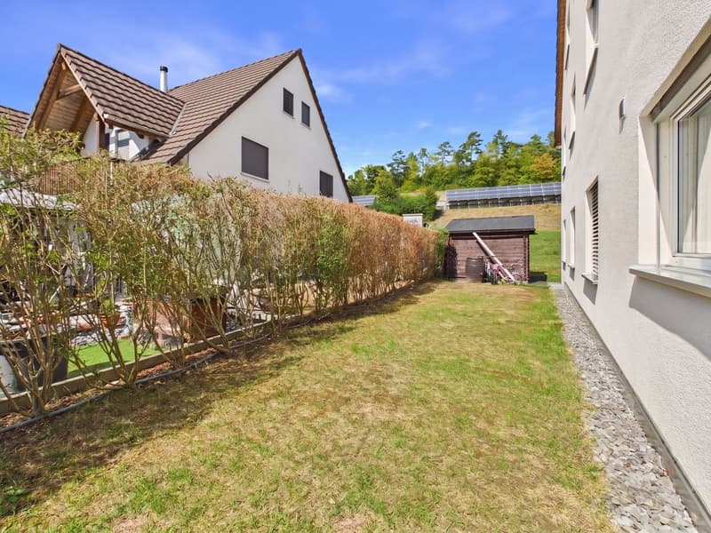 Moderne und helle 4.5-Zimmer-Gartenwohnung an naturnaher Lage mit Lift und Tiefgaragenplatz (8)