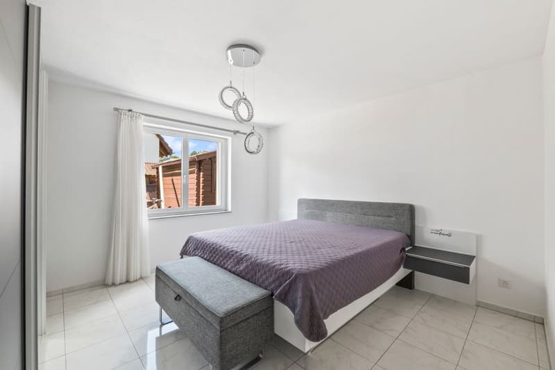 Moderne und helle 4.5-Zimmer-Gartenwohnung an naturnaher Lage mit Lift und Tiefgaragenplatz (9)