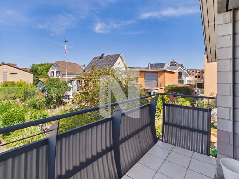 Lichtdurchflutetes Einfamilienhaus mit Gartensitzplatz an zentraler Lage in Muttenz (8)