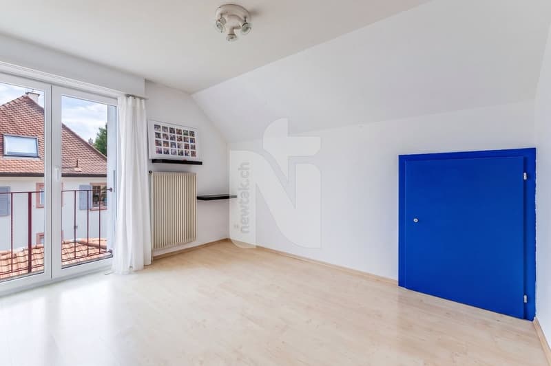 Grosszügiges Familienhaus mit Garten, Garage und Solaranlage an ruhiger, zentraler Lage (11)