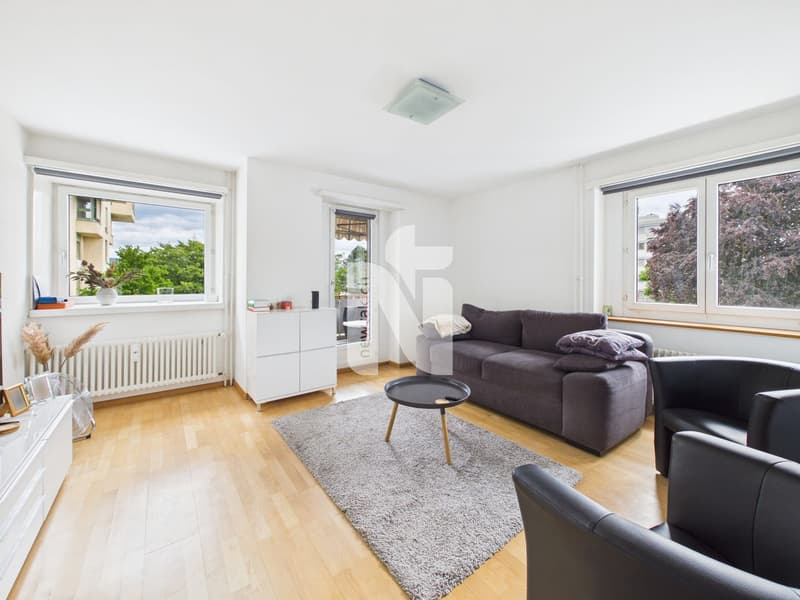 Grosszügig und lichtdurchflutet: 4.5-Zimmer-Wohnung mit Sauna, Balkon und Tiefgaragenplatz (7)