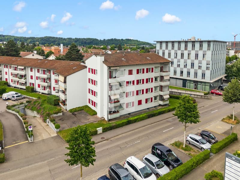 Grosszügig und lichtdurchflutet: 4.5-Zimmer-Wohnung mit Sauna, Balkon und Tiefgaragenplatz (3)