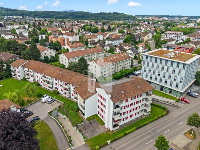 Grosszügig und lichtdurchflutet: 4.5-Zimmer-Wohnung mit Sauna, Balkon und Tiefgaragenplatz (2)