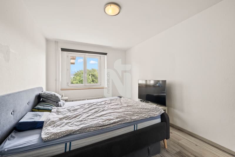 Grosszügig und lichtdurchflutet: 4.5-Zimmer-Wohnung mit Sauna, Balkon und Tiefgaragenplatz (10)
