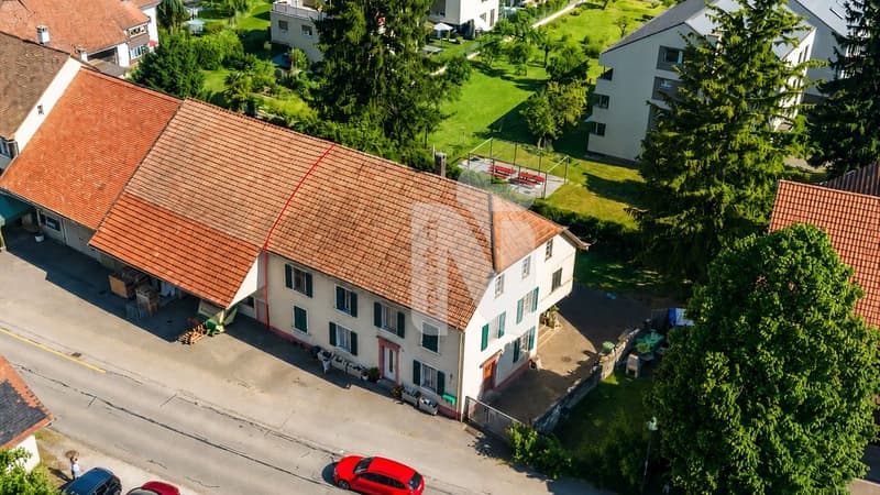 Charmantes Bauernhaus mit zwei separaten Wohnungen, grossem Garten, Terrasse und Renditepotenzial (2)