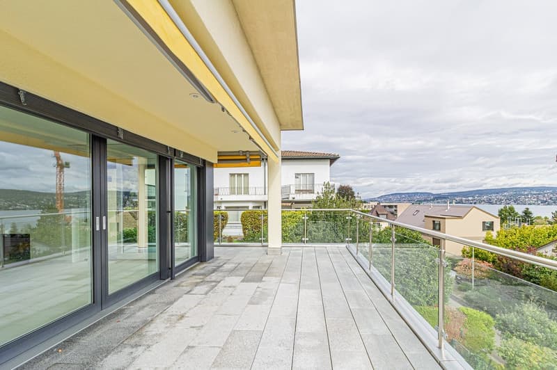 Helle 4.5-Zimmer-Wohnung mit Seesicht und Balkon in Rüschlikon (6)