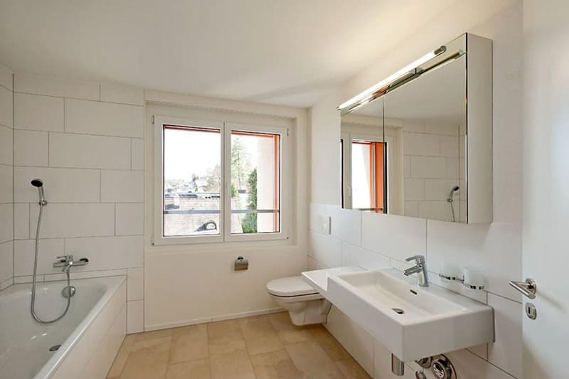 Helle 3.5-Zimmer-Wohnung mit Seeblick an der Seestrasse in Thalwil (4)