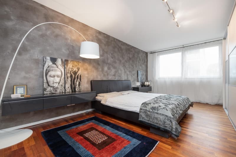 Helle 4.5-Zimmer-Wohnung mit Balkon und Kamin in Uster (5)