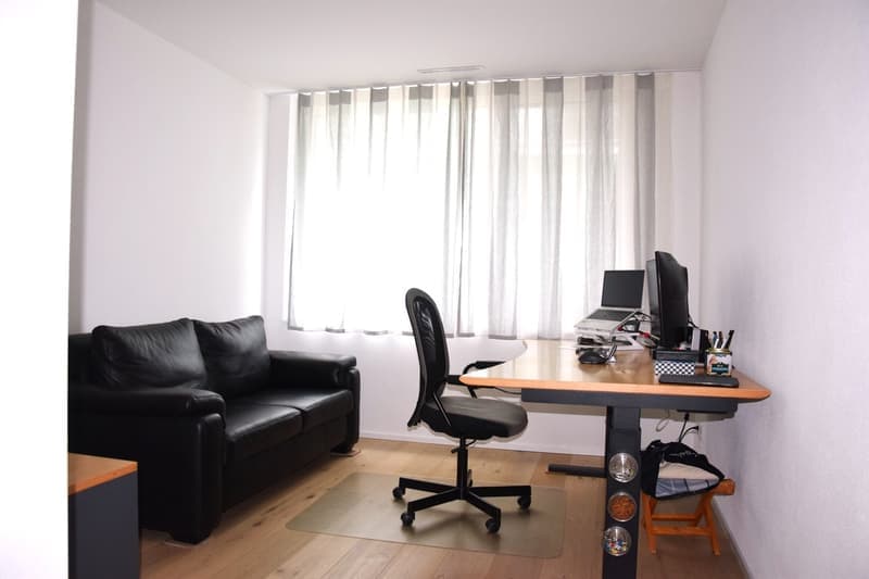 Moderne und neuwertige 3 1/2-Zimmerwohnung (3)