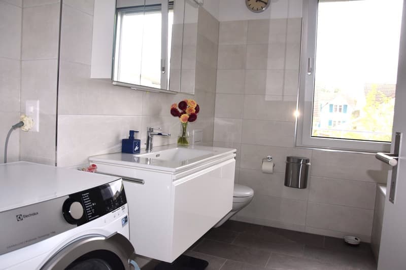 Moderne und neuwertige 3 1/2-Zimmerwohnung (4)