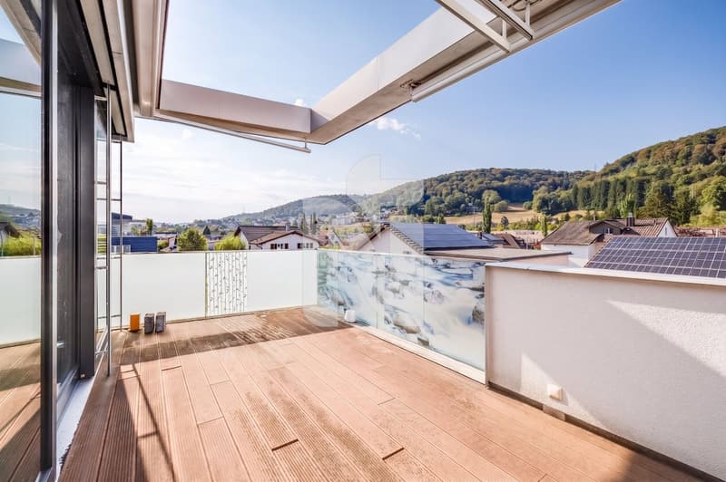 Exklusive Attikawohnung mit direktem Liftzugang, grosszügiger Terrasse, traumhafter Weitsicht und zwei Tiefgaragenplätzen (2)