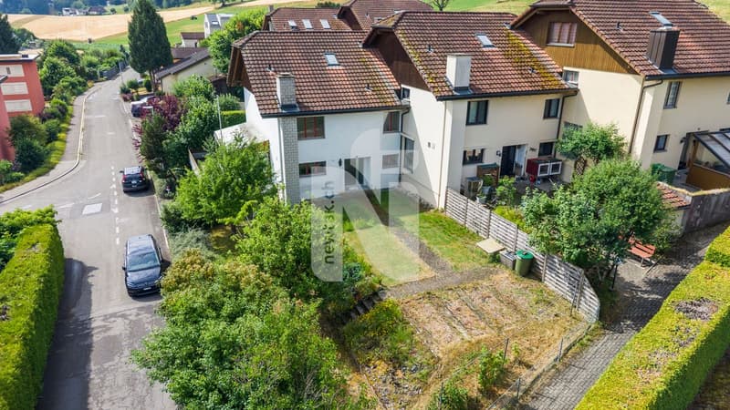 Familienfreundliches Reiheneckhaus mit zwei Gartenbereichen, Weitsicht und Garage (2)