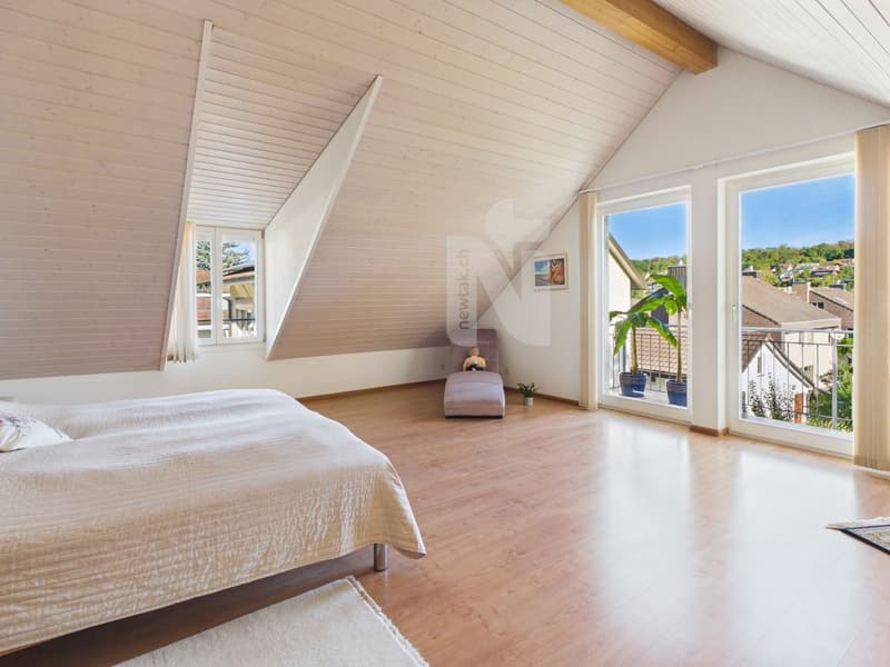 Grosszügig, familienfreundlich und modern mit Garten und Weitblick (11)