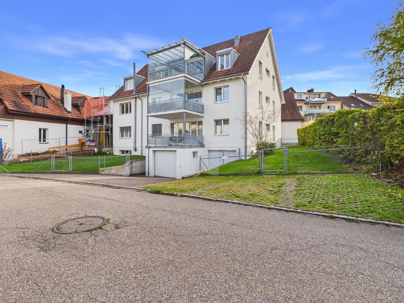 Frisch renovierte Maisonettewohnung im Herzen von Aesch (2)