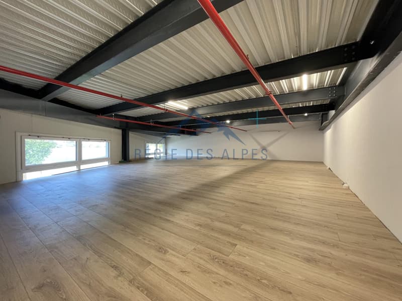 Office and warehouse in a new building in the industrial zone (2)