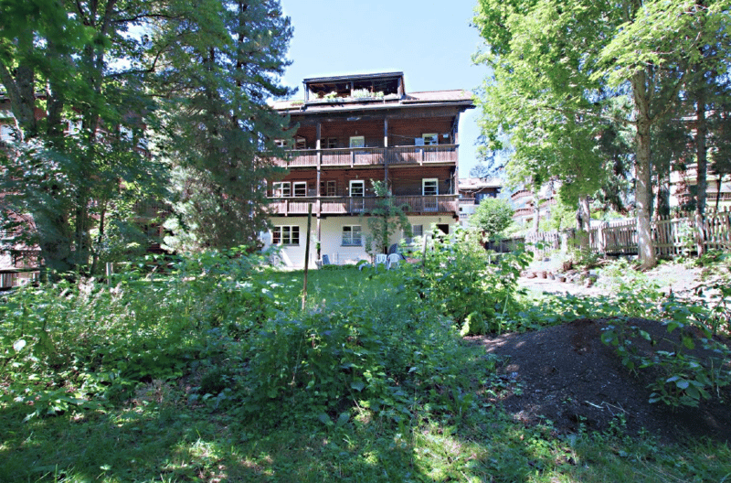 Charming 4-room old building apartment in Klosters, limited until 31.03.2027 (1)