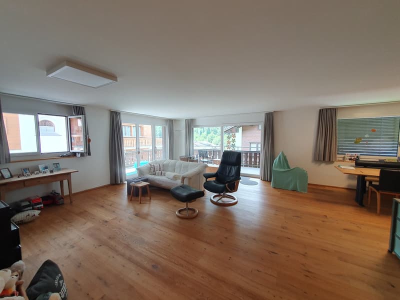 Bright 3.5-room apartment with balcony and beautiful views in Klosters-Serneus (1)