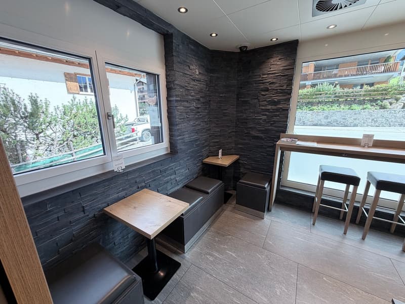 Modernes Ladenlokal an der Landstrasse in Klosters Platz (6)