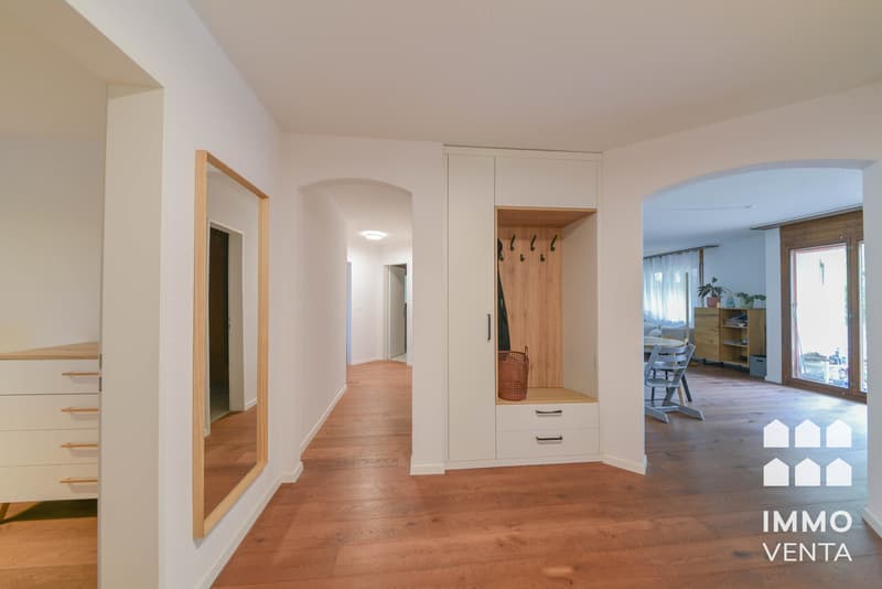 Eingangsbereich mit Garderobe / Entrée