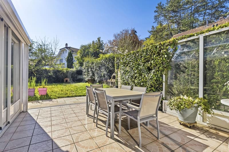 Bright family house with large garden (4)