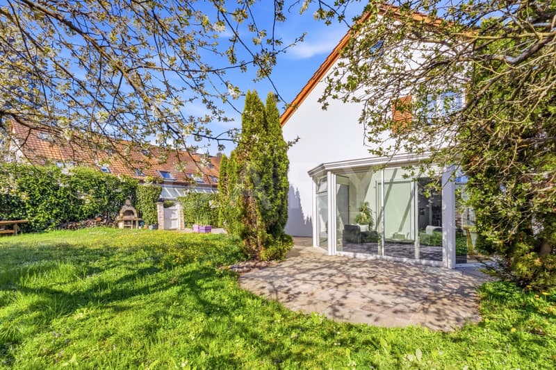 Bright family house with large garden (10)