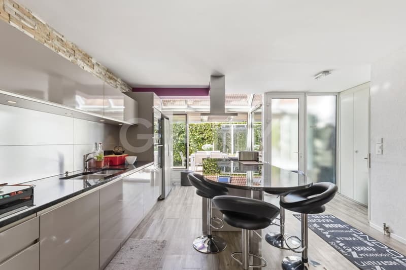 Bright family house with large garden (8)