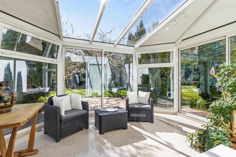 Bright family house with large garden (2)