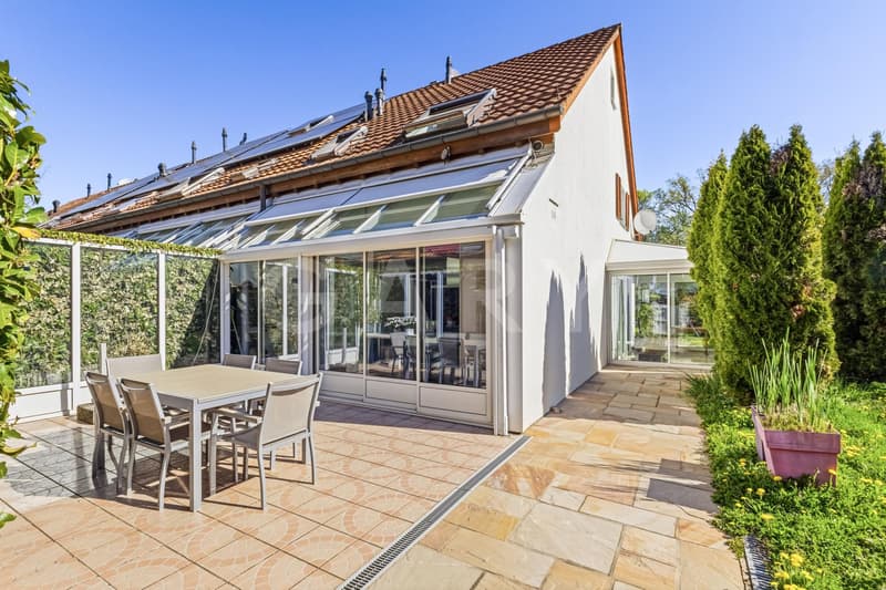Bright family house with large garden (1)