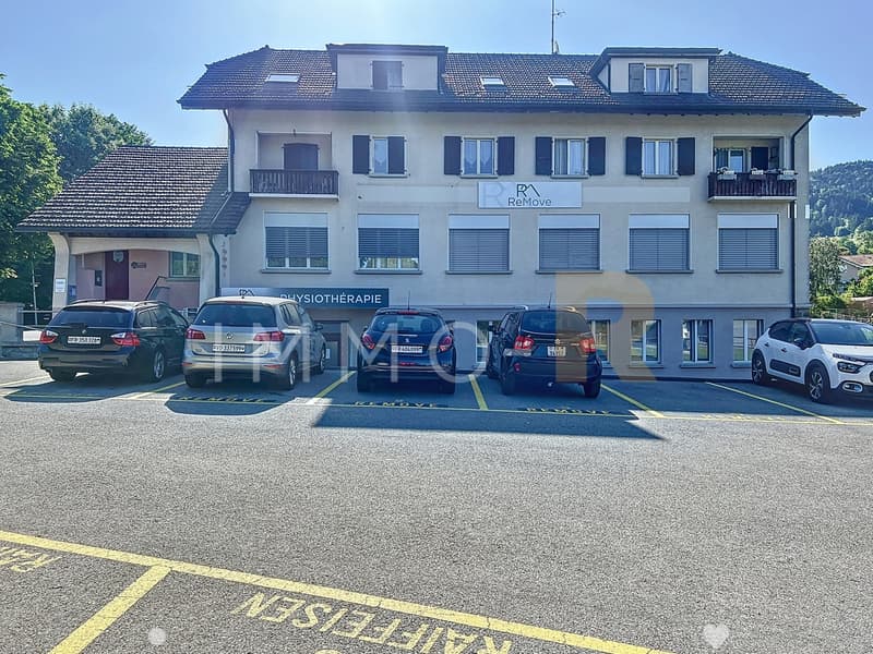 Mischgebäude im Zentrum von Semsales (1)