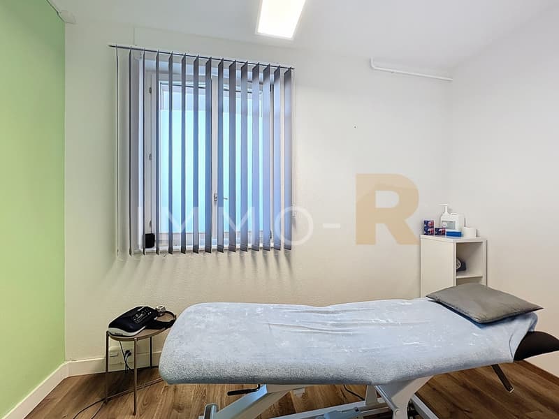 Edificio misto nel centro di Semsales (9)