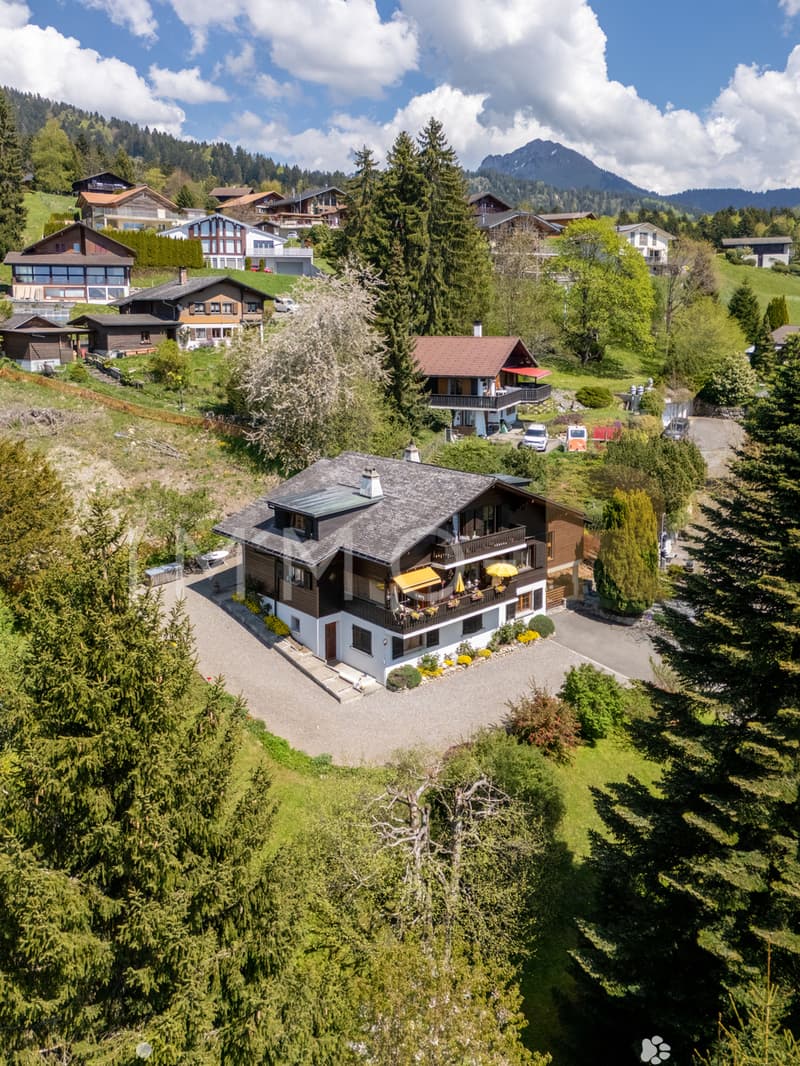 Charmanter Apartment mit 5,5 Zimmern in einem Chalet (3)