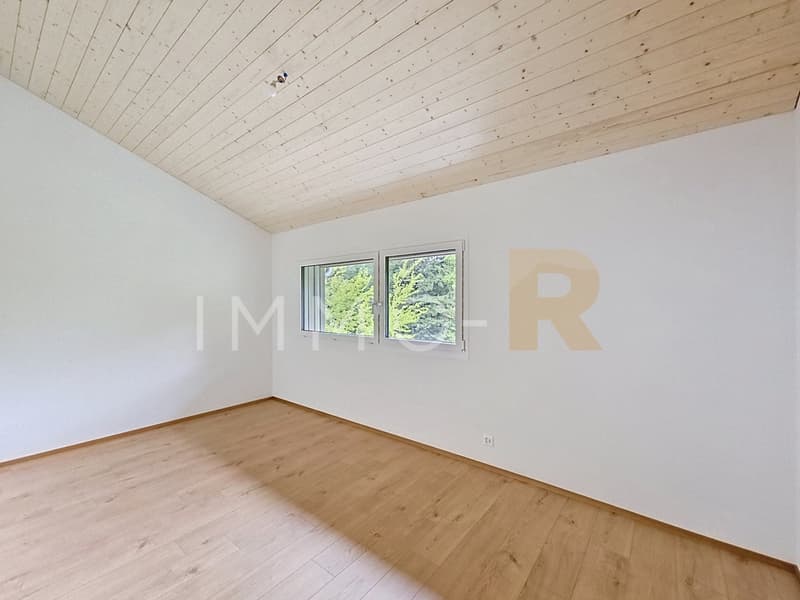 Chalet 5.5 rooms fully renovated in a quiet area, between greenery and forest (9)