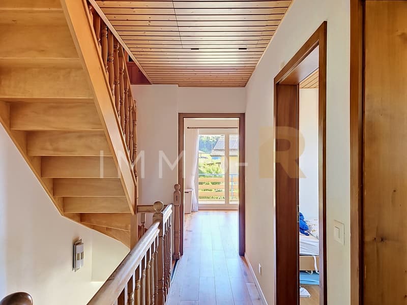 Semi-detached house with garden (7)
