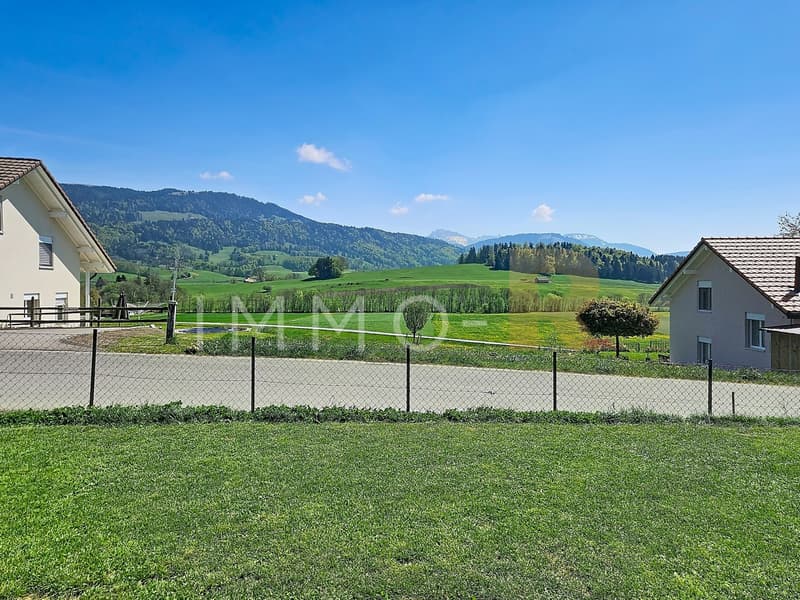 Wohnung 3,5 Zimmer mit Garten und freier Sicht (2)