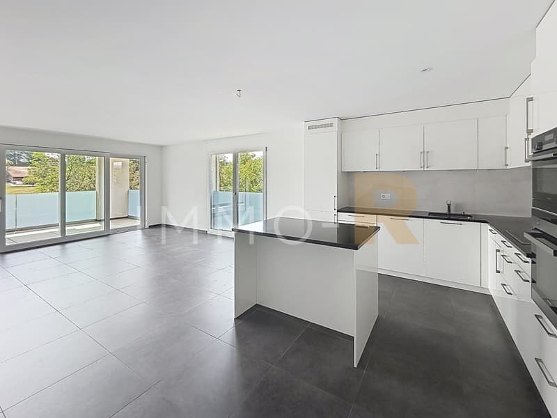 Charming 3.5-room apartment with large balcony and unobstructed view (4)