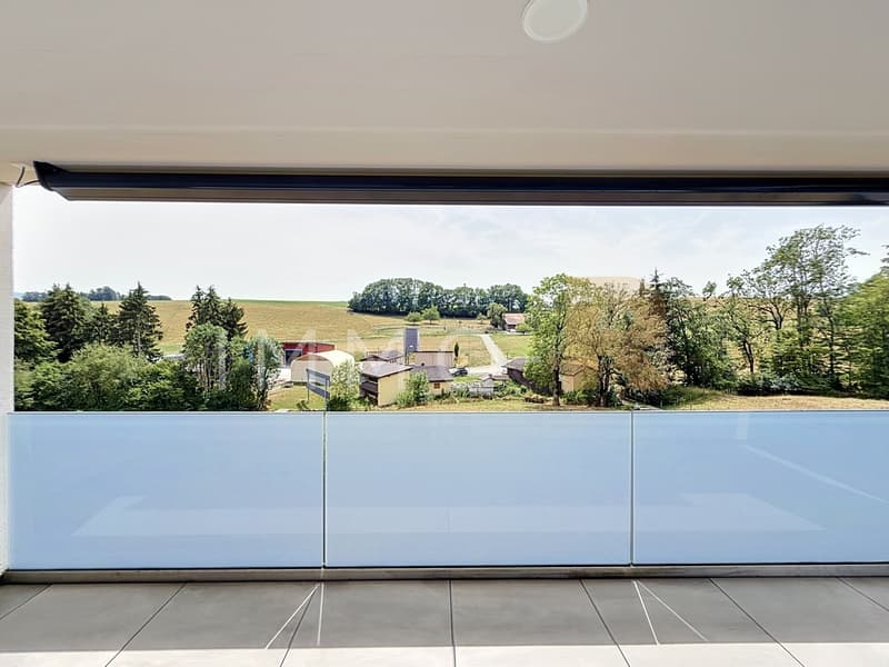 Charming 3.5-room apartment with large balcony and unobstructed view (9)