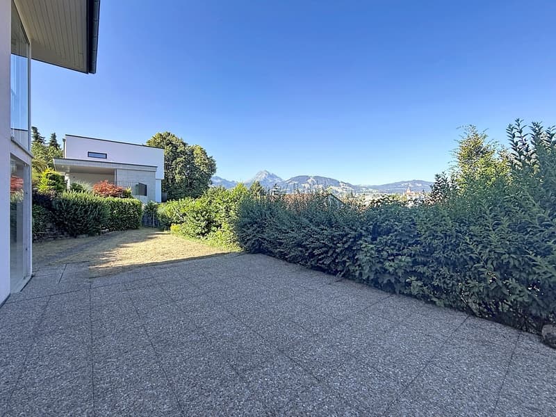 Affascinante appartamento con terrazza e giardino (2)