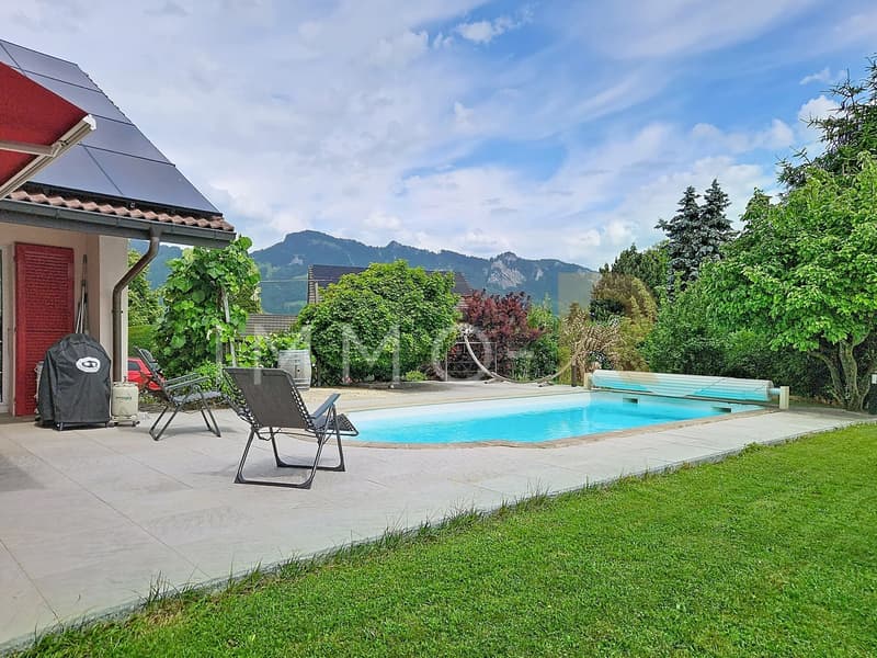 Magnifique villa de 7.5 pièces avec piscine chauffée (1)